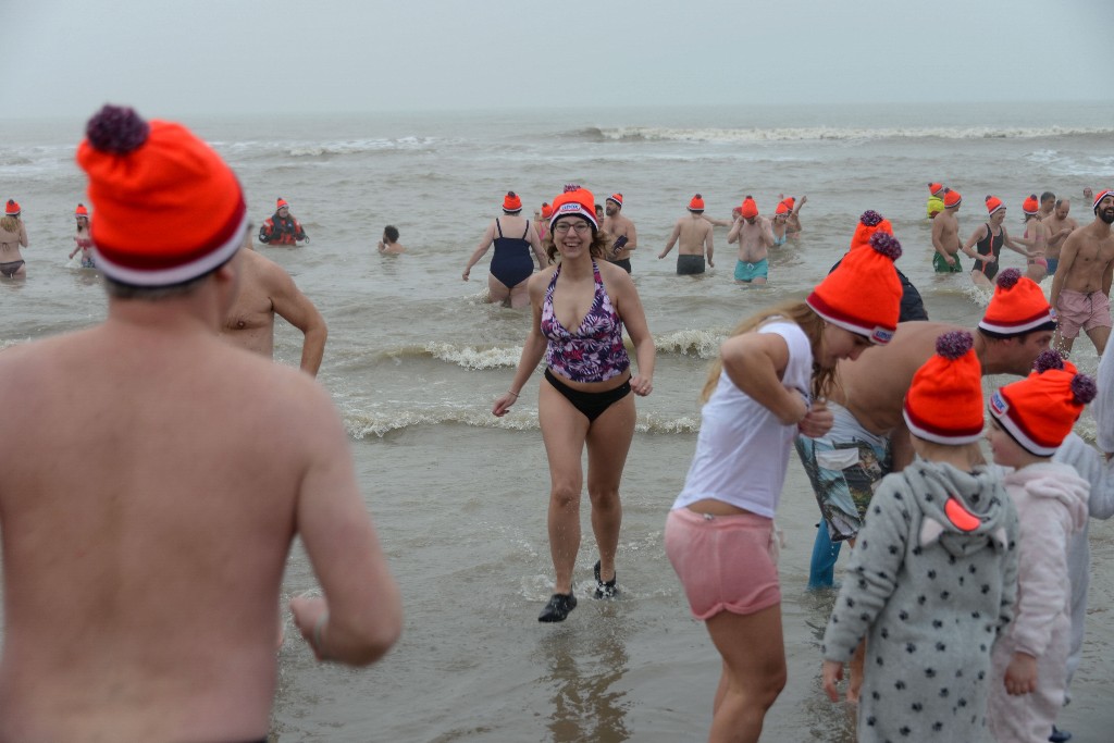 ../Images/Nieuwjaarsduik Noordwijk 2020 092.jpg